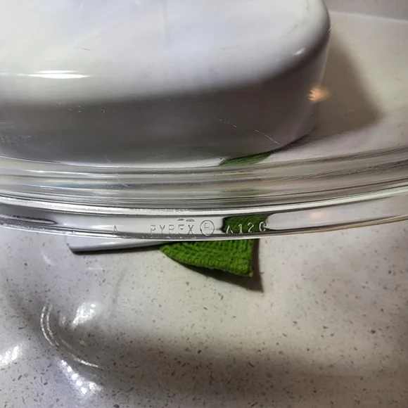 Vintage Corning Ware 4 QT. A-34-B Covered Casserole Dish - Picture 12 of 13